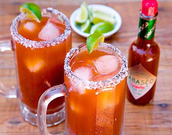 Мексиканский пивной коктейль Мичелада (Michelada - Spicy Beer Tomato Cocktail)