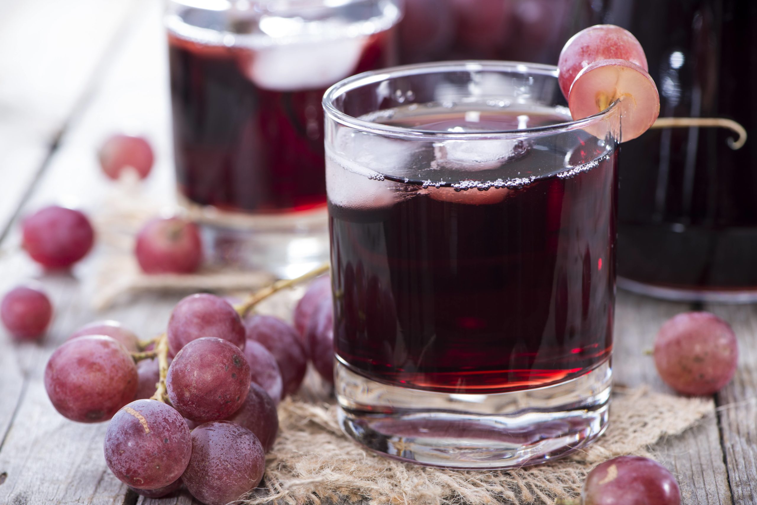 Можно пить виноградный сок. Grape сок виноградный. Виноградная наливка.