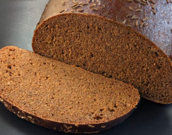Очистка самогона ржаным черным хлебом