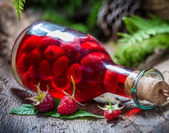 Рецепт настойки из малины на спирту, водке или коньяке в домашних условиях